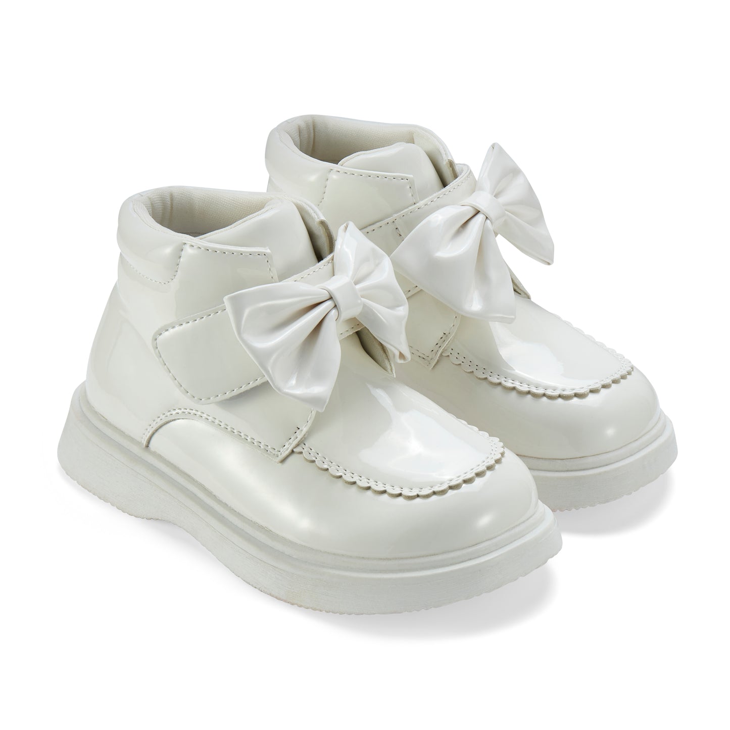 Little A - White boots, Bowe