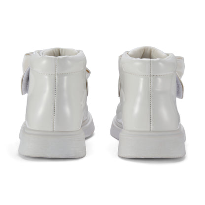Little A - White boots, Bowe